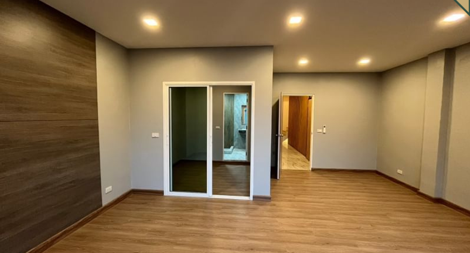 For sale 4 bedrooms retail Space in Yan Nawa, Bangkok
