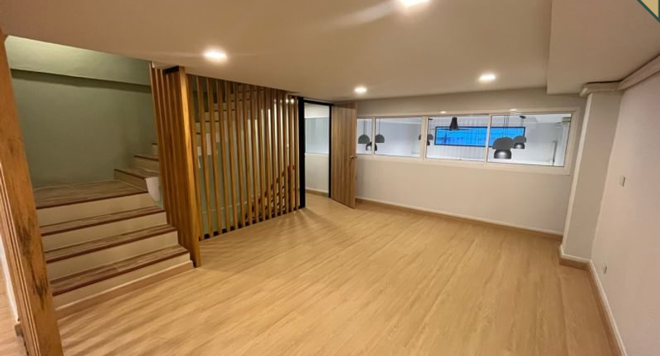 For sale 4 bedrooms retail Space in Yan Nawa, Bangkok