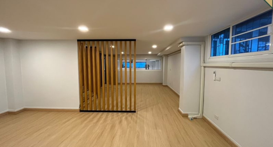 For sale 4 bedrooms retail Space in Yan Nawa, Bangkok