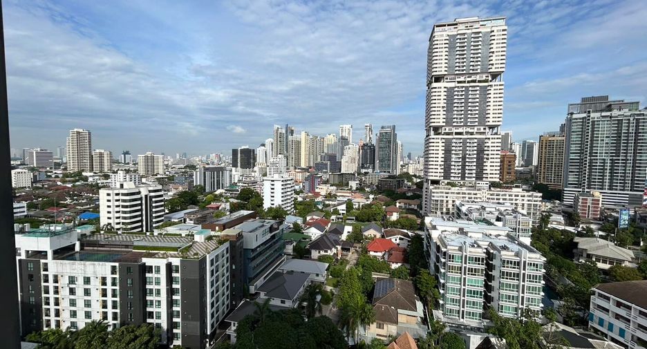 For rent and for sale 1 bed condo in Khlong Toei, Bangkok