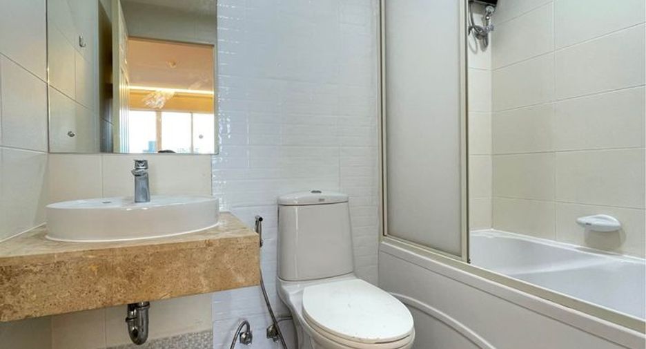 For rent 3 bedrooms condo in Khlong Toei, Bangkok