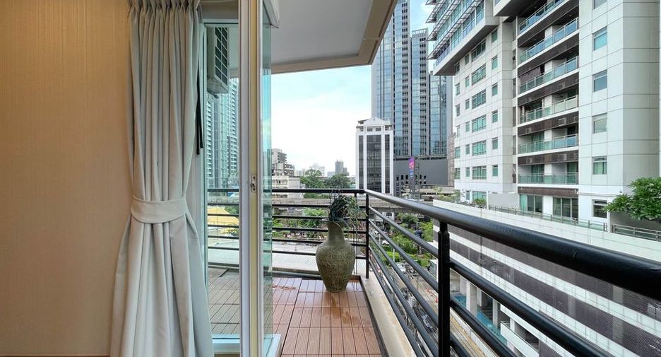 For rent 3 bedrooms condo in Khlong Toei, Bangkok