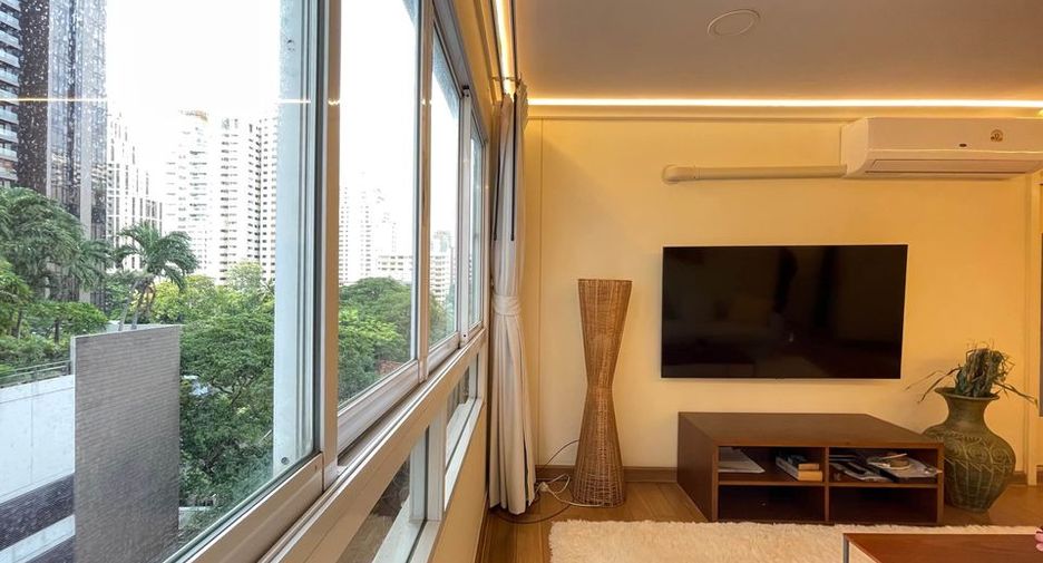 For rent 3 bedrooms condo in Khlong Toei, Bangkok