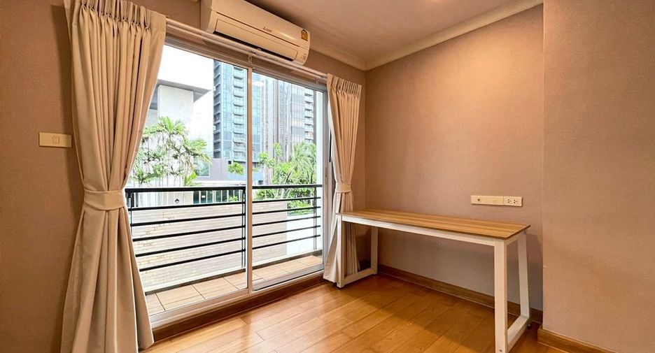 For rent 3 bedrooms condo in Khlong Toei, Bangkok