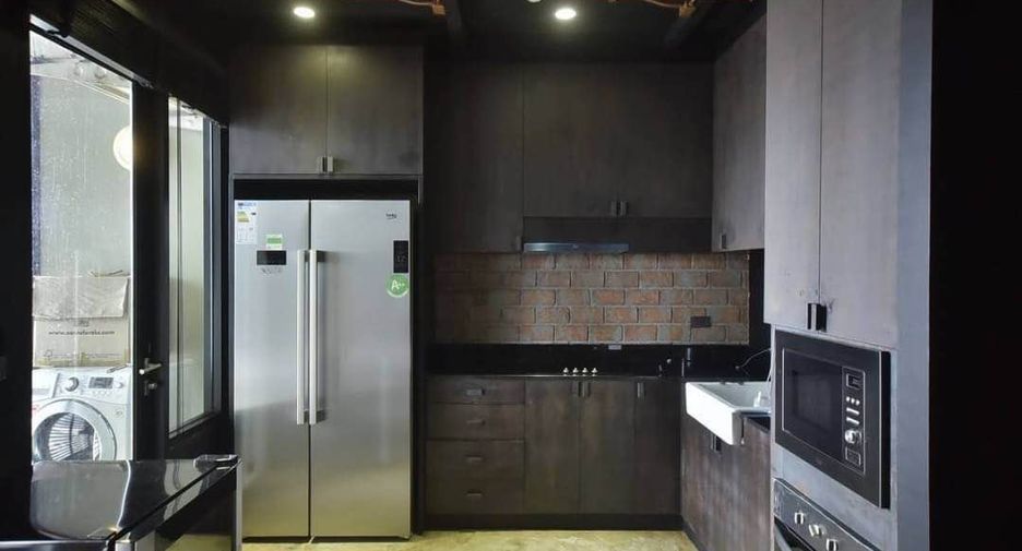 Condo en alquiler y en venta de 2 habitaciones en Khlong Toei, Bangkok