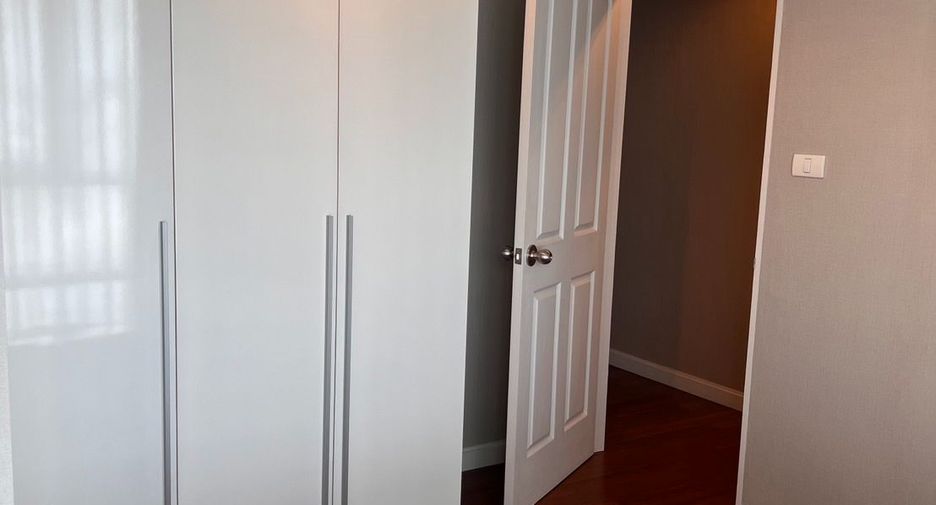 For rent and for sale 3 bedrooms condo in Huai Khwang, Bangkok