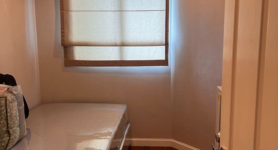 For rent and for sale 3 bedrooms condo in Huai Khwang, Bangkok