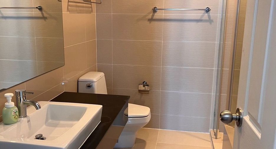 For rent and for sale 3 bedrooms condo in Huai Khwang, Bangkok