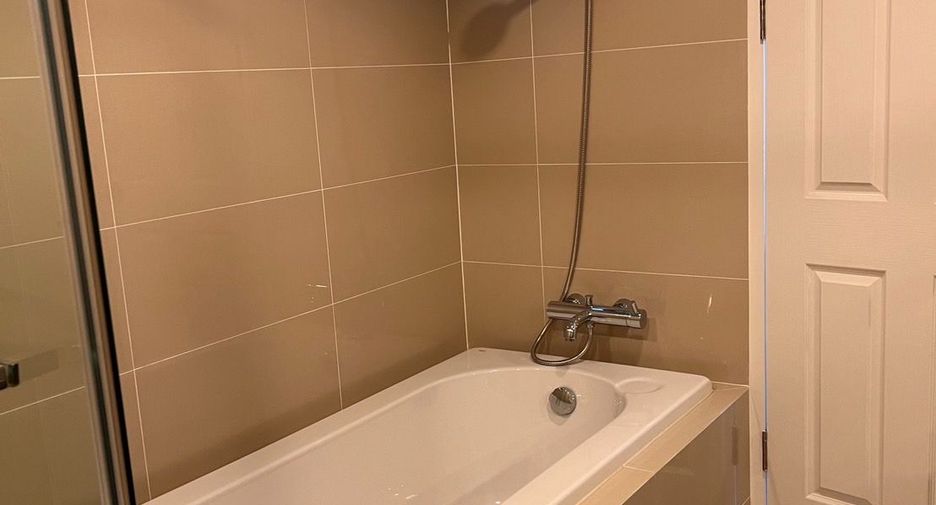 For rent and for sale 3 bedrooms condo in Huai Khwang, Bangkok