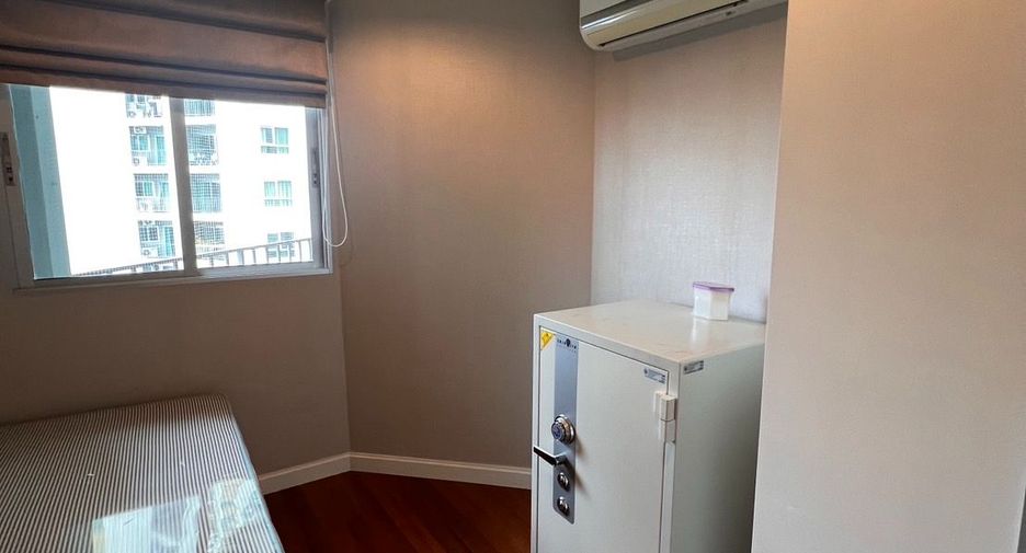 For rent and for sale 3 bedrooms condo in Huai Khwang, Bangkok