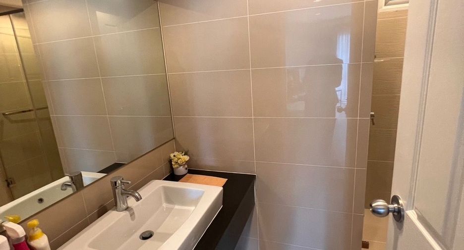 For rent and for sale 3 bedrooms condo in Huai Khwang, Bangkok