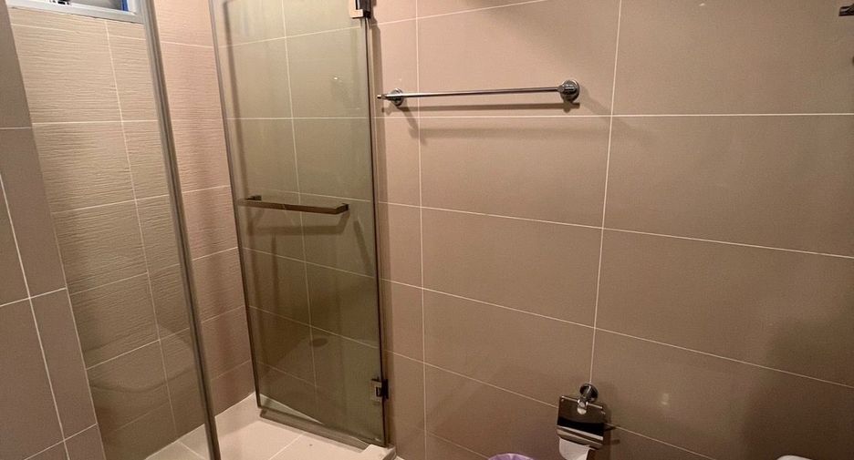 For rent and for sale 3 bedrooms condo in Huai Khwang, Bangkok