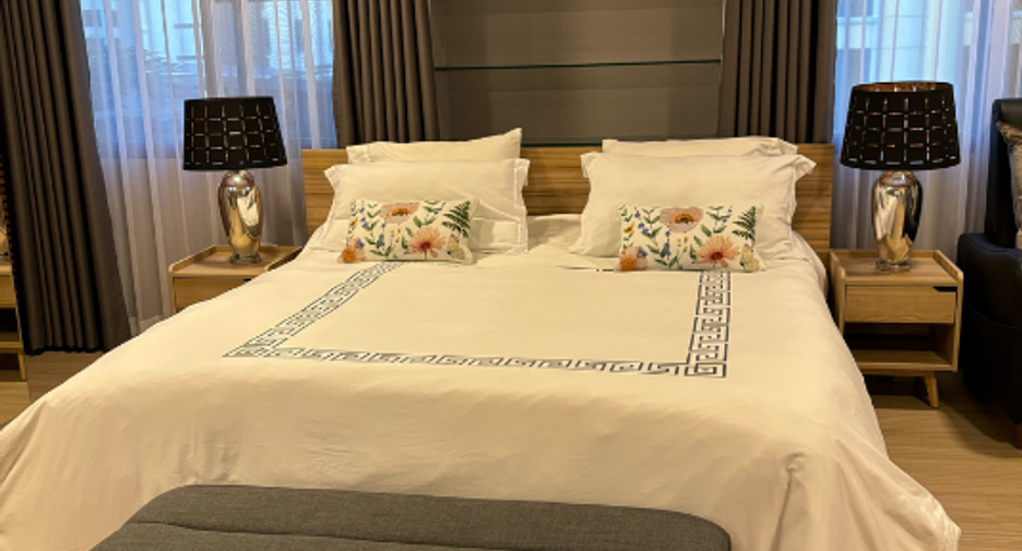 For sale 3 bedrooms condo in Sathon, Bangkok