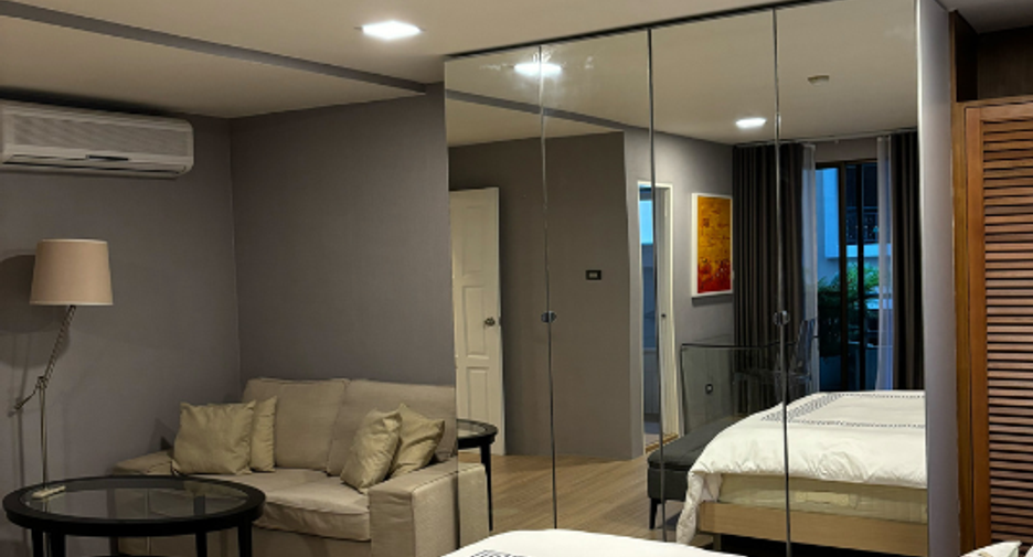 For sale 3 bedrooms condo in Sathon, Bangkok