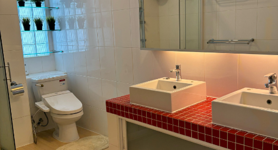 For sale 3 bedrooms condo in Sathon, Bangkok