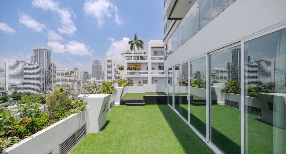 For rent 3 bedrooms condo in Khlong Toei, Bangkok