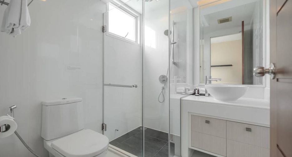 For rent 3 bedrooms condo in Khlong Toei, Bangkok