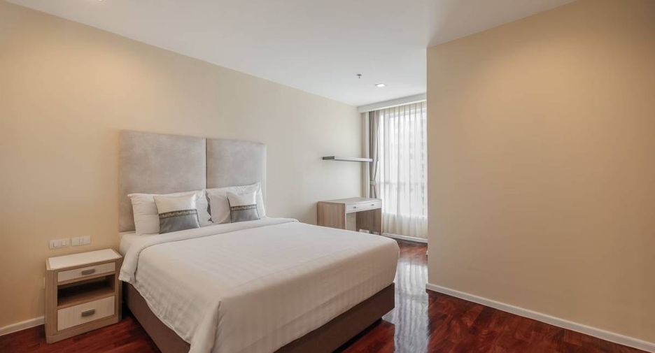 For rent 3 bedrooms condo in Khlong Toei, Bangkok