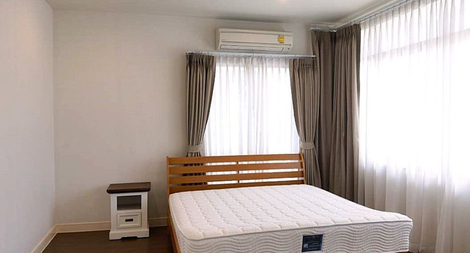 Casa en alquiler de 4 habitaciones en Bang Kapi, Bangkok