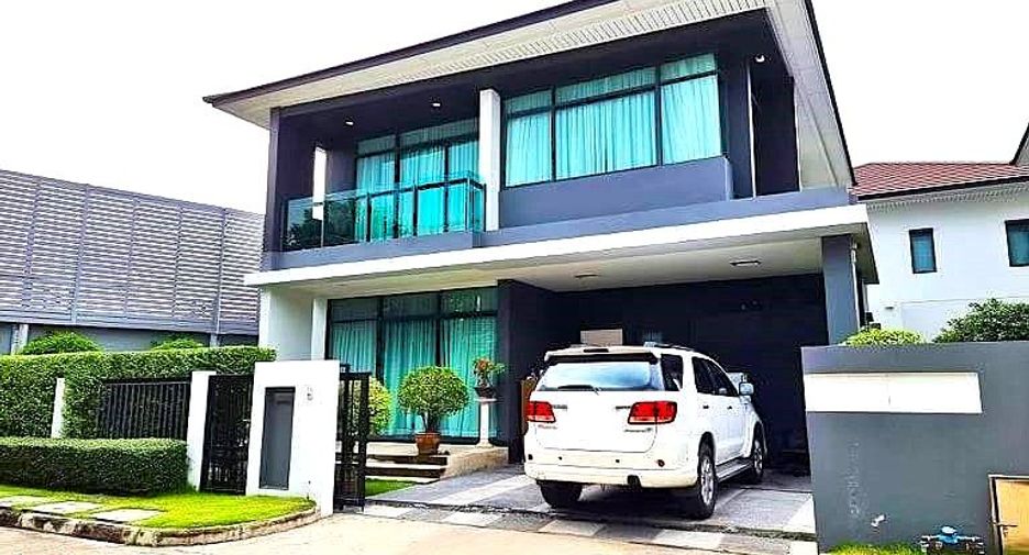 Casa en alquiler de 4 habitaciones en Bang Kapi, Bangkok