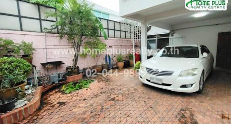 Haus zum Kauf mit 3 Zimmer in Watthana, Bangkok