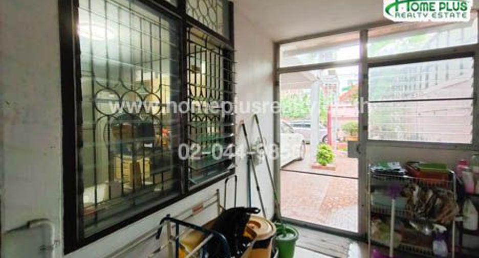 Haus zum Kauf mit 3 Zimmer in Watthana, Bangkok