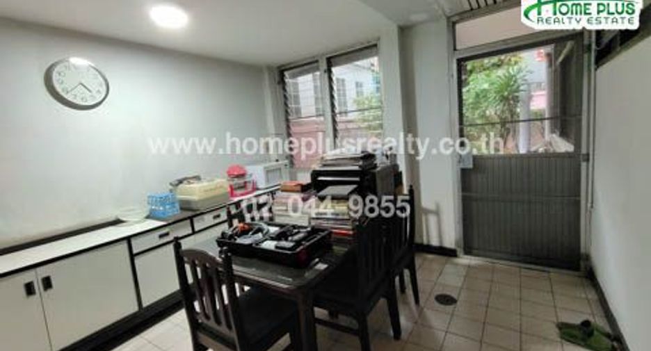 Haus zum Kauf mit 3 Zimmer in Watthana, Bangkok
