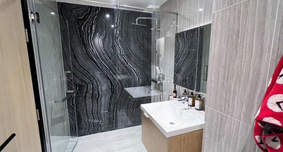 For sale 4 bedrooms condo in Watthana, Bangkok