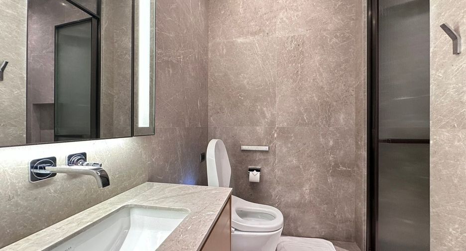 For rent 2 ベッドルーム condo in Pathum Wan, Bangkok