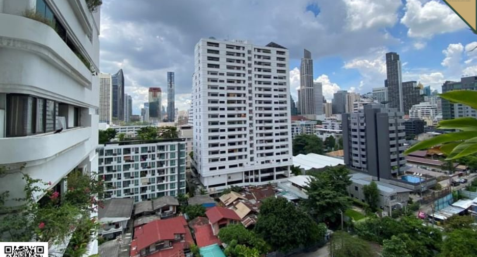 For rent 2 bedrooms condo in Watthana, Bangkok
