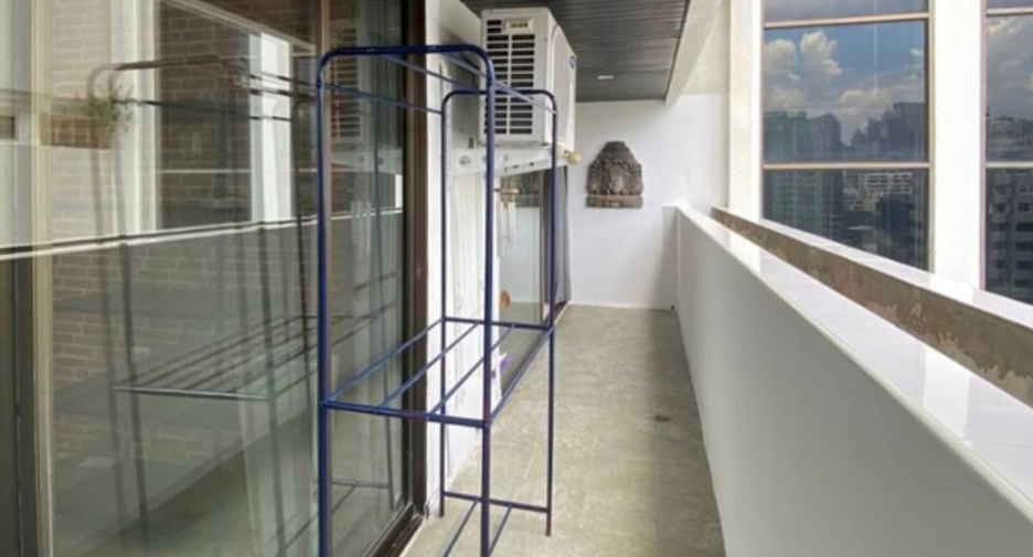 For rent 2 bedrooms condo in Watthana, Bangkok