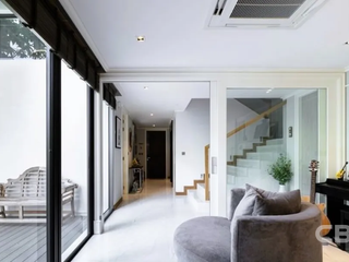 For sale 5 Beds house in Huai Khwang, Bangkok