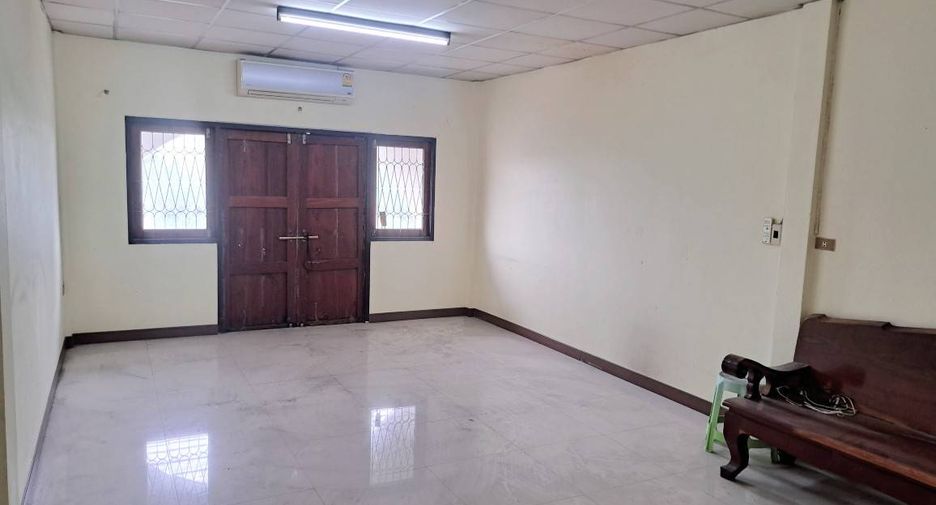 For sale 2 bedrooms retail Space in Lat Phrao, Bangkok