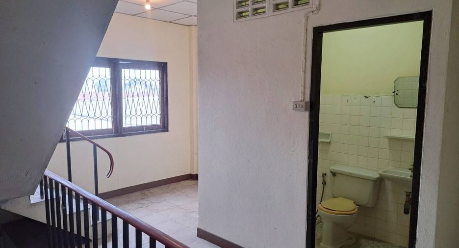 For sale 2 bedrooms retail Space in Lat Phrao, Bangkok