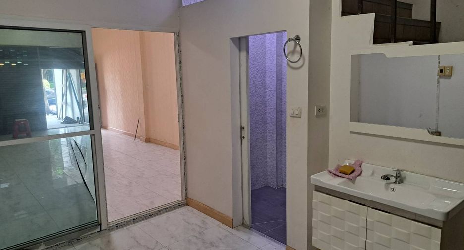 For sale 2 bedrooms retail Space in Lat Phrao, Bangkok
