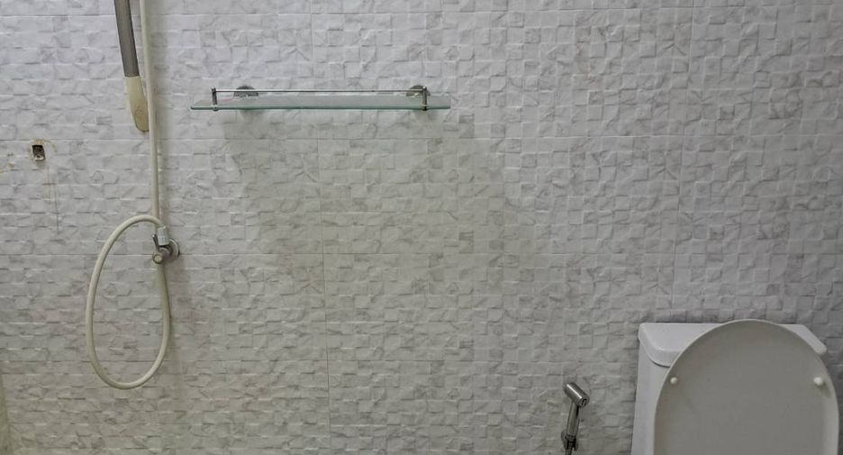 For sale 2 bedrooms retail Space in Lat Phrao, Bangkok