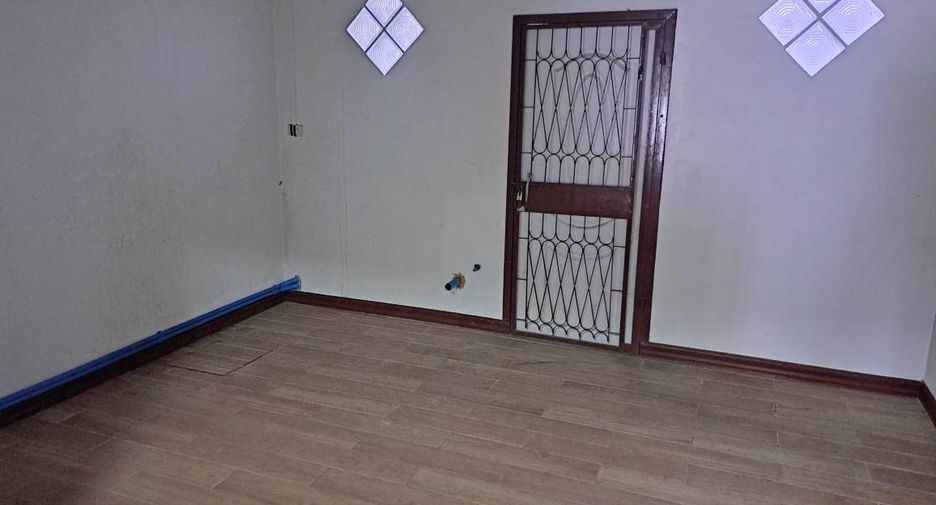 For sale 2 bedrooms retail Space in Lat Phrao, Bangkok