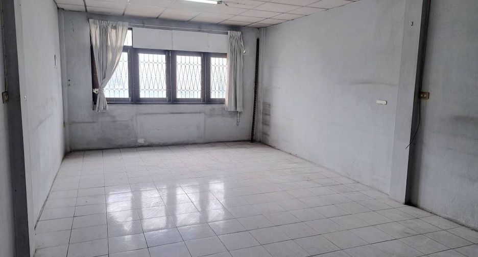 For sale 2 bedrooms retail Space in Lat Phrao, Bangkok