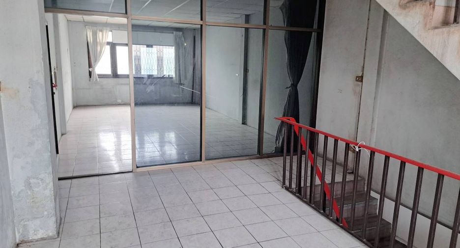 For sale 2 bedrooms retail Space in Lat Phrao, Bangkok