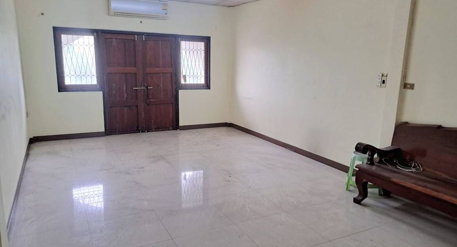 For sale 2 bedrooms retail Space in Lat Phrao, Bangkok