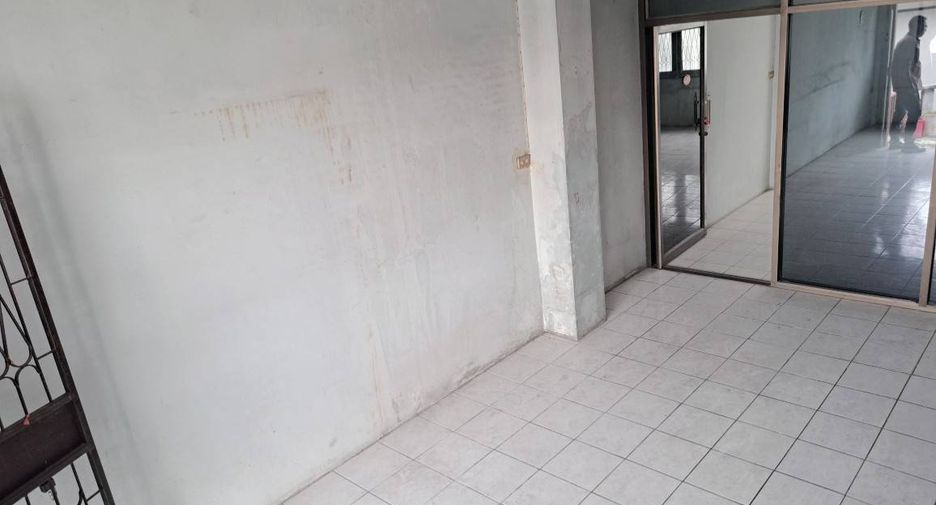 For sale 2 bedrooms retail Space in Lat Phrao, Bangkok