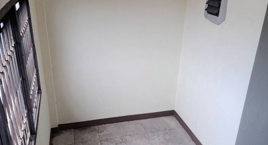 For sale 2 bedrooms retail Space in Lat Phrao, Bangkok