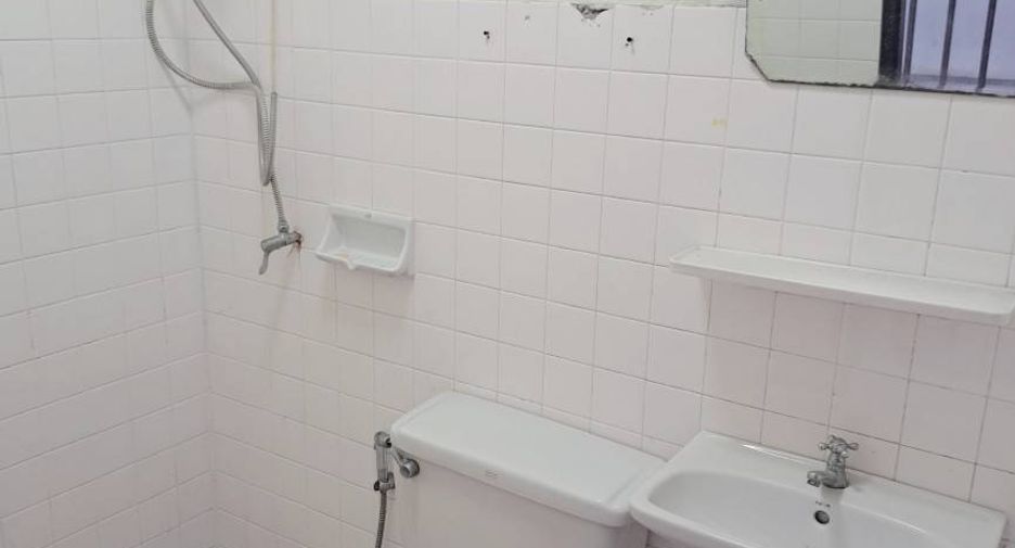 For sale 2 bedrooms retail Space in Lat Phrao, Bangkok