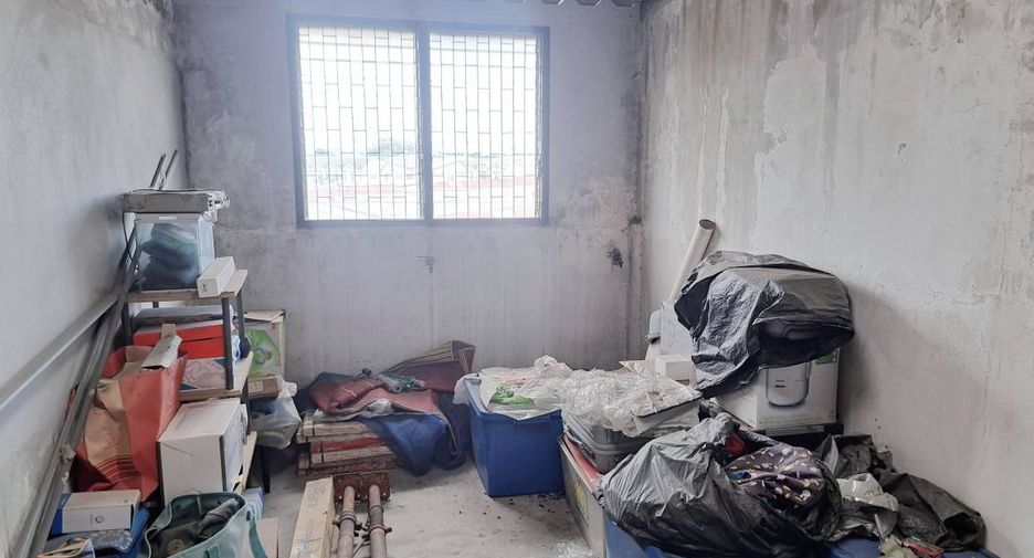 For sale 2 bedrooms retail Space in Lat Phrao, Bangkok