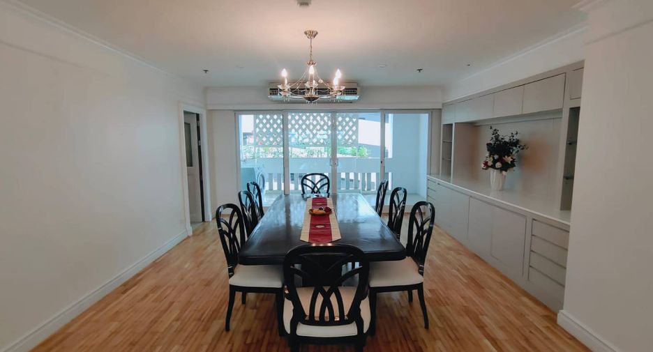 For rent 4 bedrooms condo in Khlong Toei, Bangkok