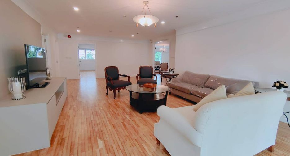 For rent 4 bedrooms condo in Khlong Toei, Bangkok