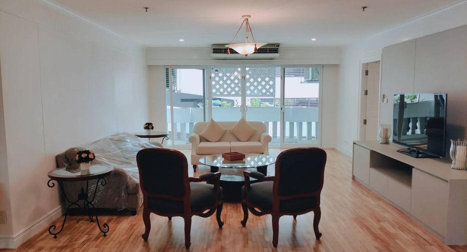 For rent 4 bedrooms condo in Khlong Toei, Bangkok