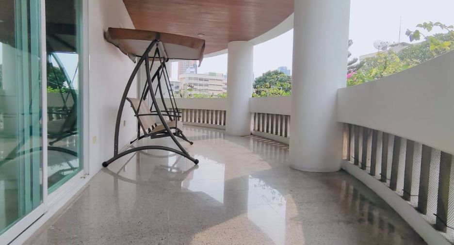 For rent 4 bedrooms condo in Khlong Toei, Bangkok