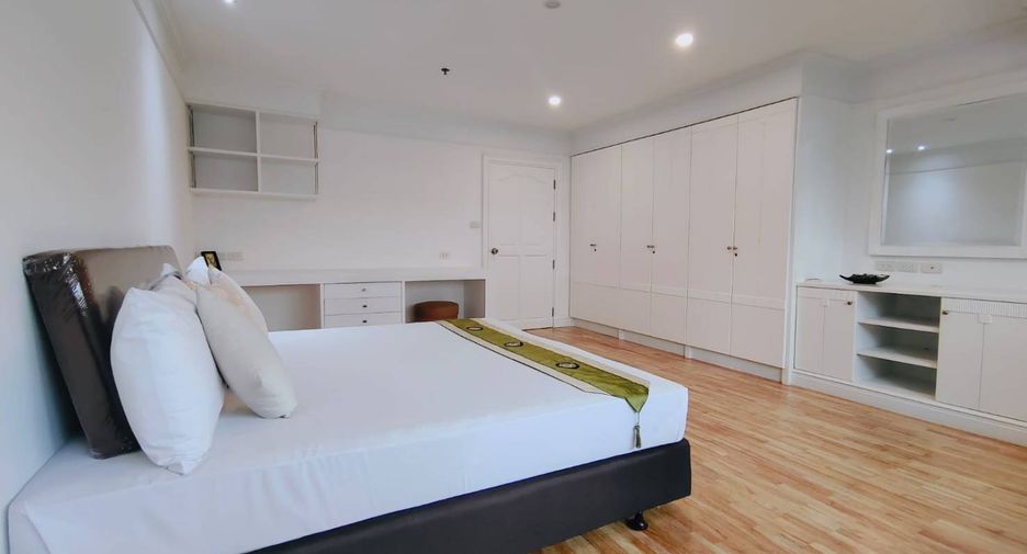 For rent 4 bedrooms condo in Khlong Toei, Bangkok