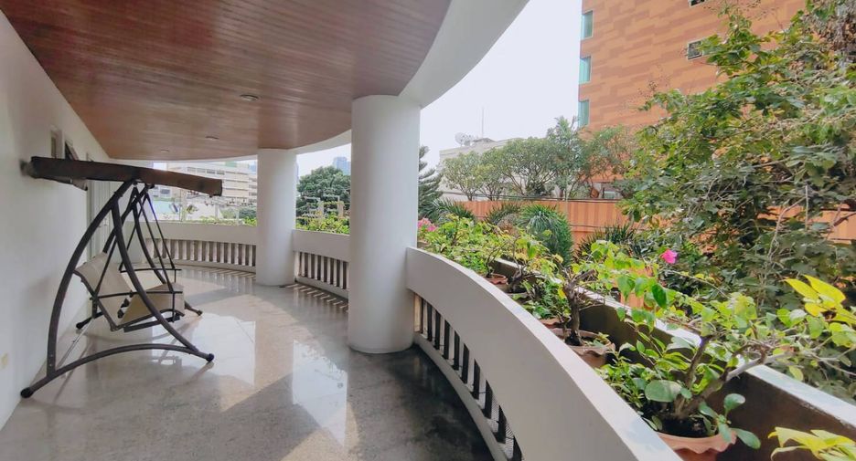 For rent 4 bedrooms condo in Khlong Toei, Bangkok